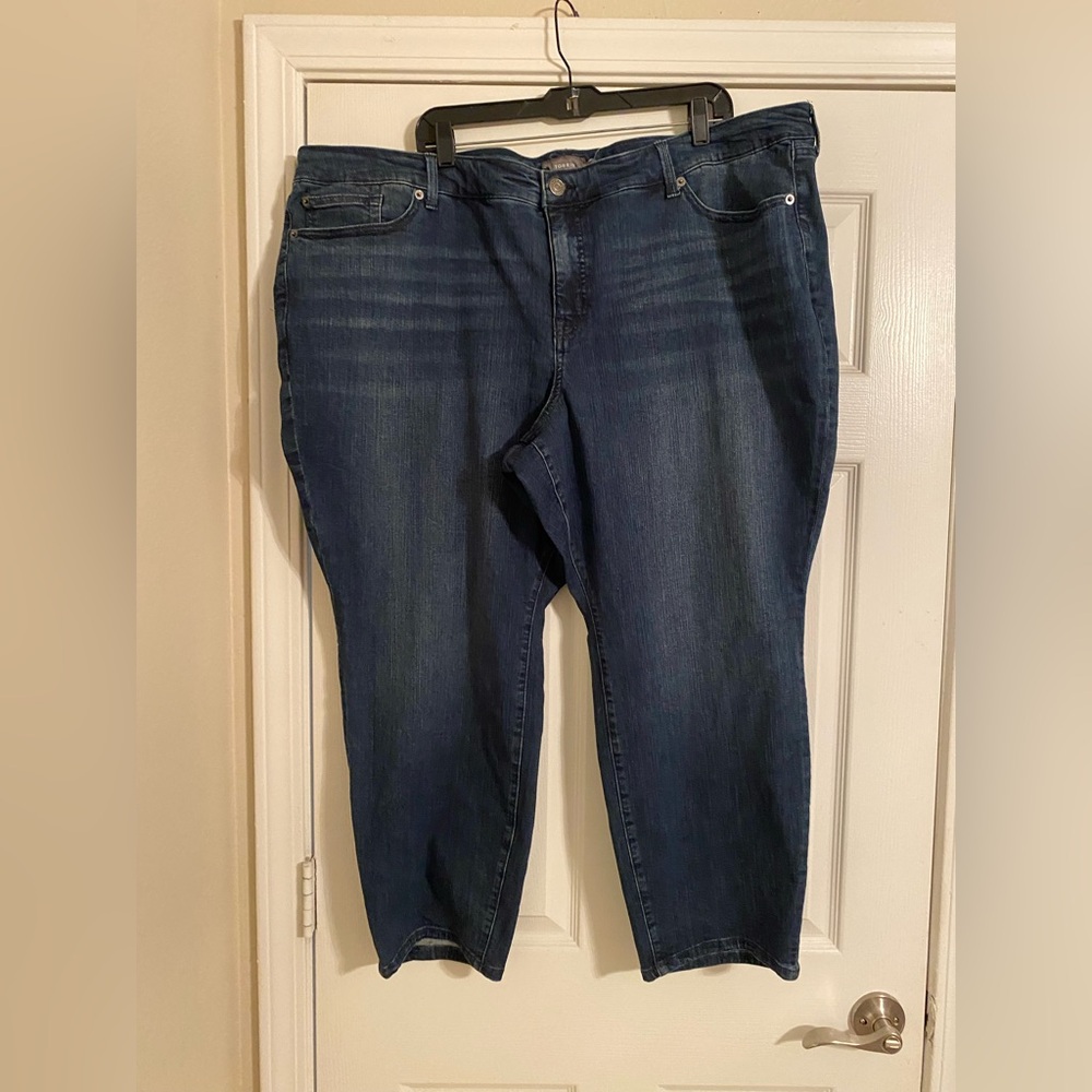 Torrid Women's Blue Jeans. NWT. Skinny Stretch Mid Rise Hollywood. 28 Regular
